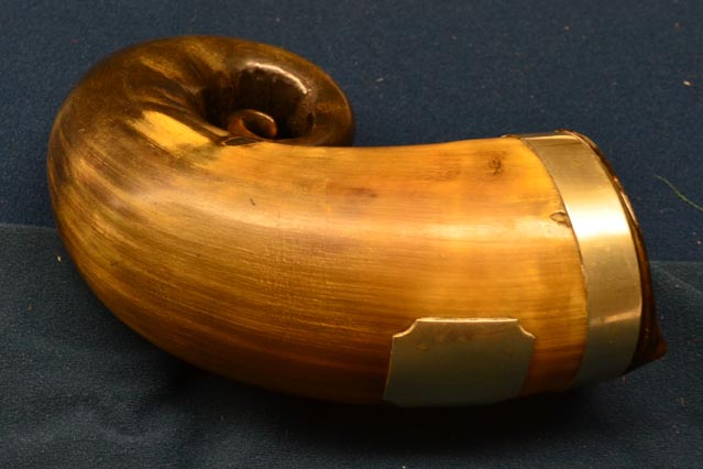 photo%20of%20a%20horn-shaped%20snuffbox